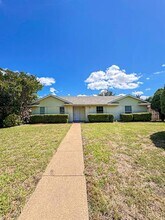 1804 Serenade Ln in Richardson, TX - Foto de edificio - Building Photo