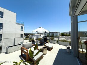4080 Glencoe Ave in Marina Del Rey, CA - Building Photo - Building Photo