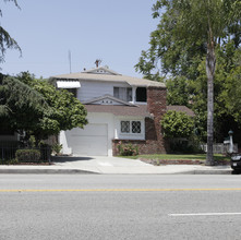 11613 Moorpark St in Studio City, CA - Foto de edificio - Building Photo