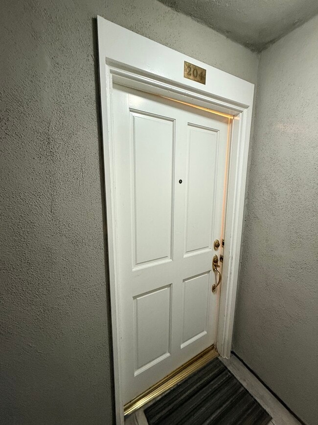 2308 Schader Dr, Unit 204 in Santa Monica, CA - Foto de edificio - Building Photo