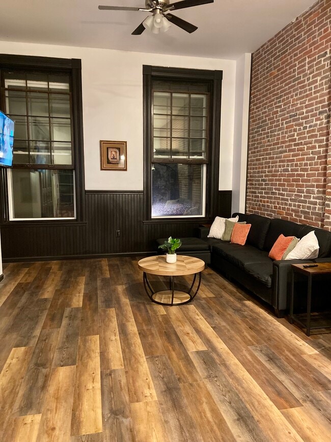 36 W 4th St, Unit Apt 1 in Williamsport, PA - Building Photo - Building Photo