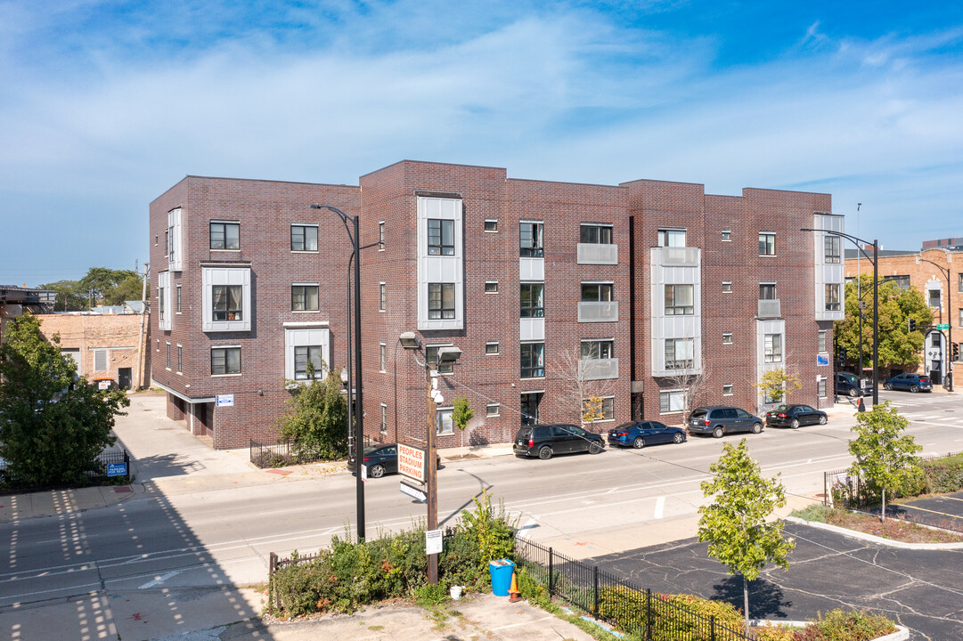 Paulina Park Apartments in Chicago, IL - Building Photo