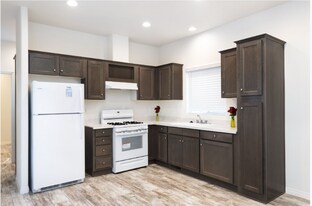 35312 Santa Fe St in Daggett, CA - Building Photo