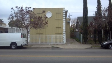 1929 W Jefferson Blvd in Los Angeles, CA - Building Photo - Building Photo