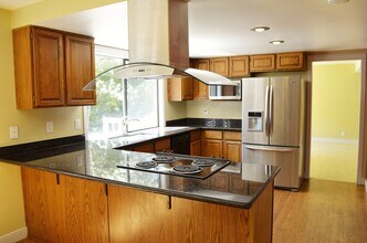 13509 SE 59th St in Bellevue, WA - Building Photo - Building Photo