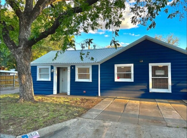 property at 1515 W Concho Ave