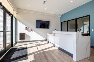 Mission Flats Apartments in Mission, KS - Foto de edificio - Lobby