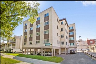 2327 W Lunt Ave, Unit 405 Apartments