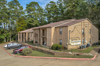 Chevy Chase Apartments in Nacogdoches, TX - Foto de edificio - Building Photo