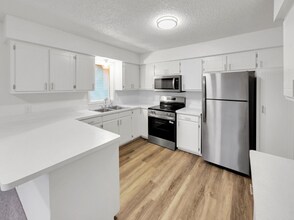 8232 Sumter Ave N in Minneapolis, MN - Building Photo - Building Photo