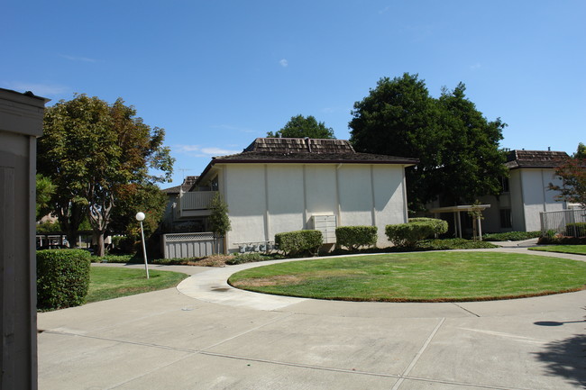 38500-Unit 4 Paseo Padre Pky in Fremont, CA - Foto de edificio - Building Photo