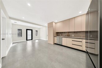 807 NW 51st St in Miami, FL - Building Photo - Building Photo