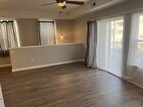 10925 SW Briarwood Pl in Tigard, OR - Building Photo - Building Photo