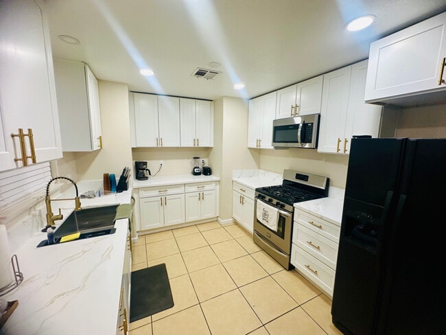 66953 Buena Vista Ave in Desert Hot Springs, CA - Building Photo - Building Photo