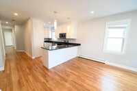 19 Roberts St, Unit 3 in Brookline, MA - Foto de edificio - Building Photo