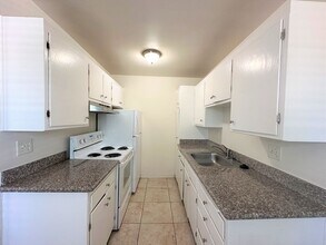 Lincoln Courtyards at 531 Glendora Avenue in Stockton, CA - Building Photo - Interior Photo