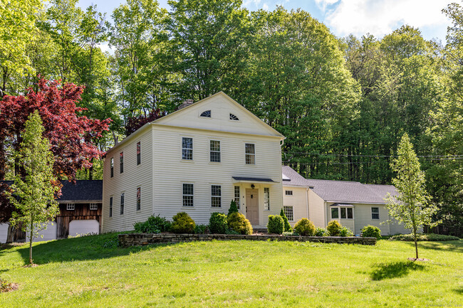 property at 8 Southbury Rd