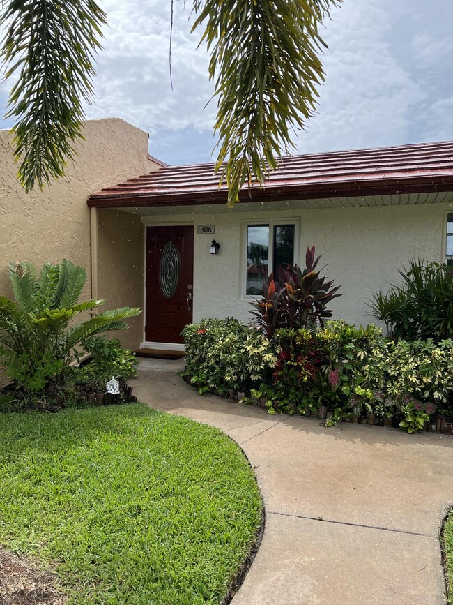306 Lake Helen Dr-Unit -306 in West Palm Beach, FL - Building Photo - Building Photo