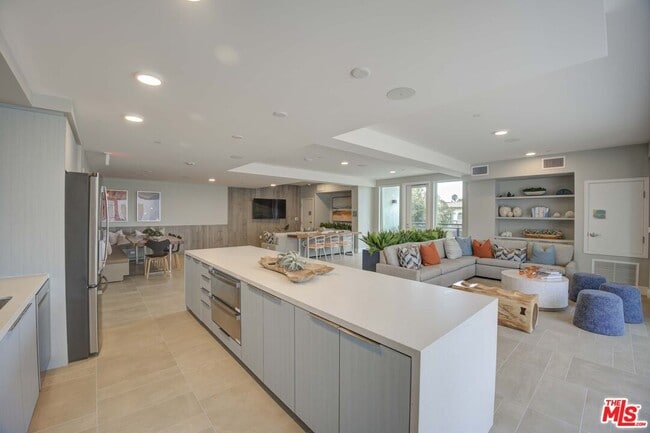 160 S Ventura Ave in Ventura, CA - Building Photo - Building Photo
