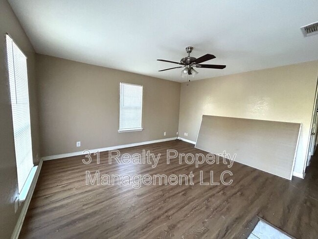 1020 W Baker St in Denison, TX - Building Photo - Building Photo