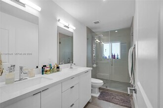 10471 SW 164th St in Miami, FL - Building Photo - Building Photo
