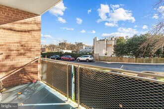 1931 N Cleveland St, Unit 213 in Arlington, VA - Foto de edificio - Building Photo