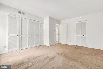 11216 Cherry Hill Rd, Unit Cherry Hill Rd Condo in Beltsville, MD - Foto de edificio - Building Photo