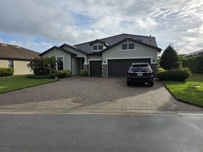 property at 527 SE Vallarta Dr