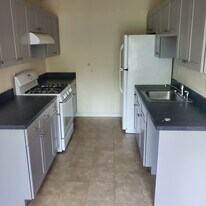 16 Morris St in Danbury, CT - Building Photo