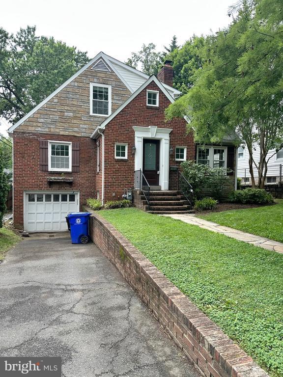 property at 1612 N Buchanan St