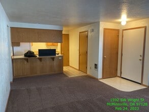 1592 SW Wright St in McMinnville, OR - Building Photo - Building Photo