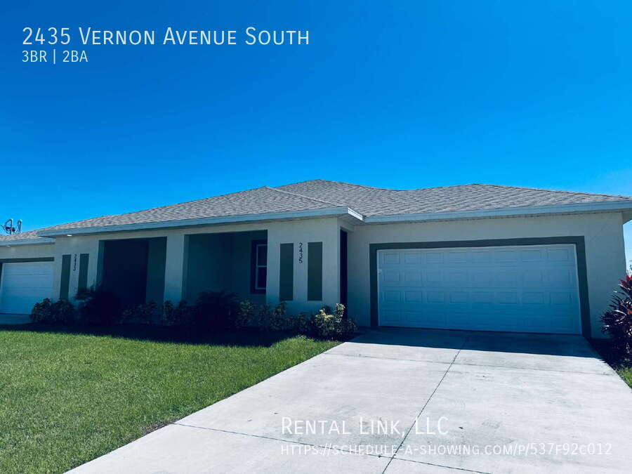 2435 Vernon Ave S in Lehigh Acres, FL - Building Photo