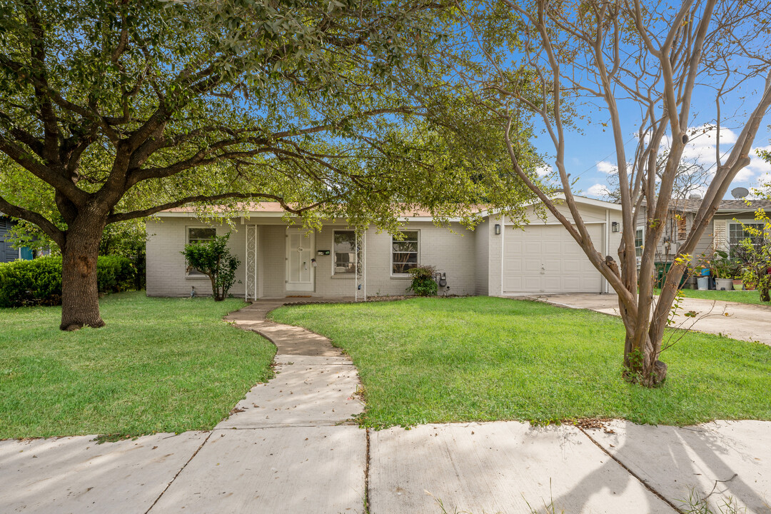 134 Honey Jay Dr in San Antonio, TX - Building Photo