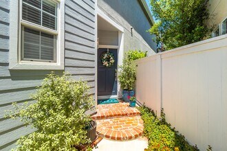 1556 Hyannis Ln in Los Angeles, CA - Building Photo - Building Photo