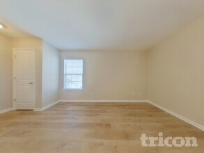 377 Longfellows Ln in Elgin, SC - Foto de edificio - Building Photo