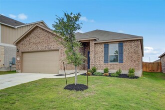 165 Pivot Dr in Taylor, TX - Building Photo - Building Photo