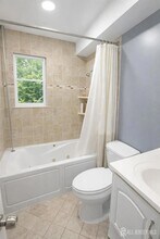 289 Main St, Unit 6G in Spotswood, NJ - Foto de edificio - Building Photo