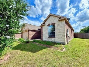 19205 Denton Line Rd in Manor, TX - Building Photo - Building Photo