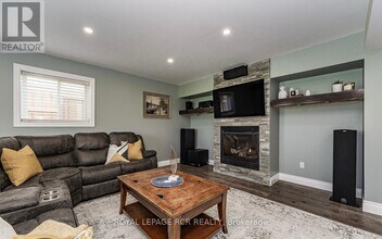 276 Millburn Blvd in Fergus, ON - Building Photo - Building Photo