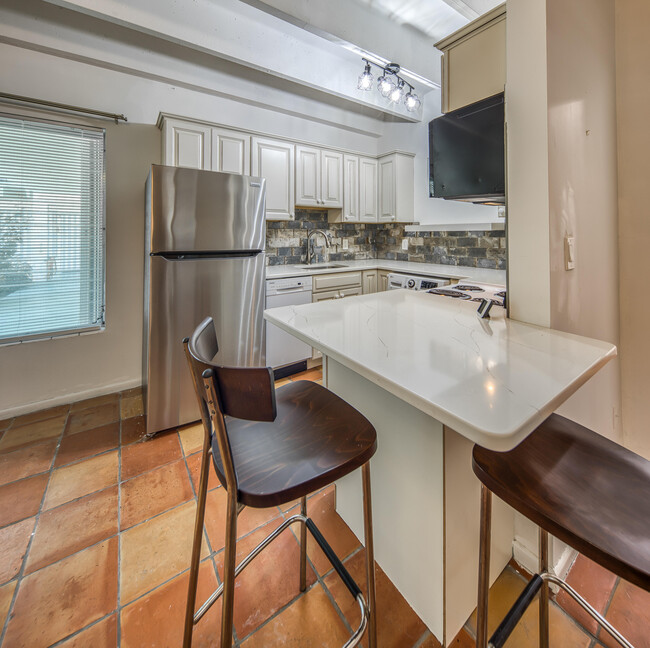 property at 702 N Federal Hwy