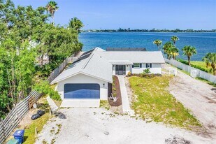 716 Sarabay Rd in Osprey, FL - Building Photo