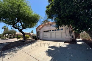 5251 W Pontiac Dr in Glendale, AZ - Foto de edificio - Building Photo