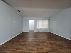 738 Hawthorne Ln in Grand Prairie, TX - Building Photo - Building Photo