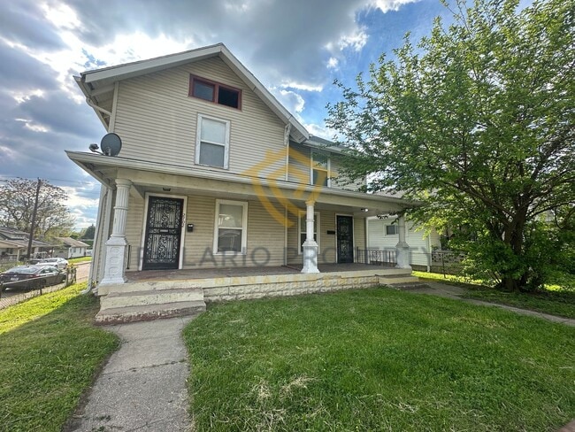 property at 2704-2704 Highland Pl