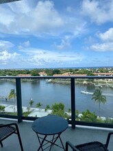 631 E Woolbright Rd in Boynton Beach, FL - Foto de edificio - Building Photo