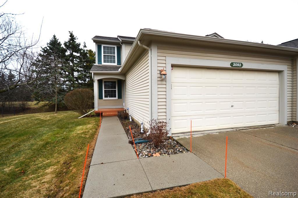 3093 Megan Dr in Waterford Township, MI - Building Photo