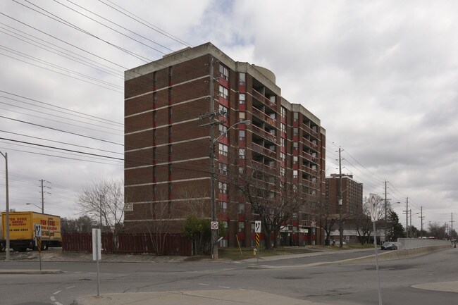 St Laurent Sqaure in Ottawa, ON - Building Photo - Building Photo