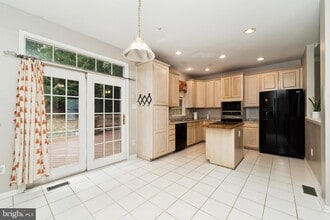 9236 Owings Choice Ct in Owings Mills, MD - Foto de edificio - Building Photo