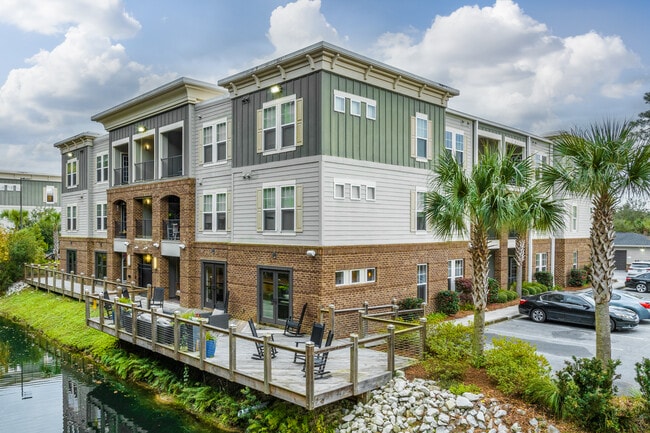 Parker Point in Charleston, SC - Foto de edificio - Building Photo
