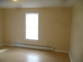 302 Silver St, Unit 304.5 in Bennington, VT - Building Photo - Building Photo